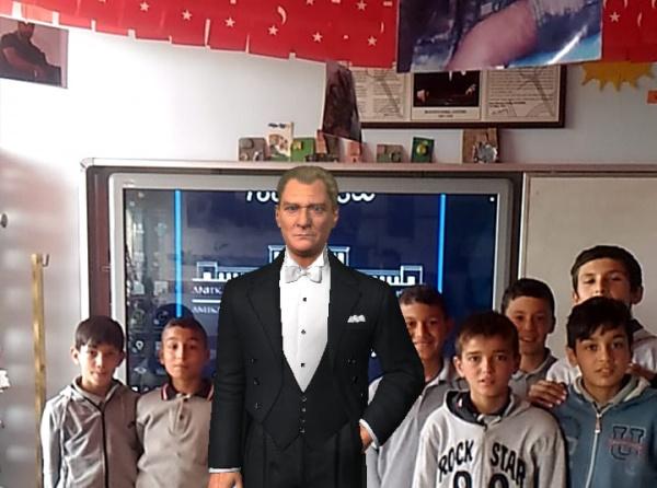 Ünlülerimiz ve Çocuklarla Atatürk